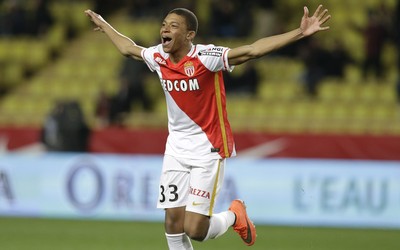 球探电竞评论-蓝军左路走廊他一人撑起